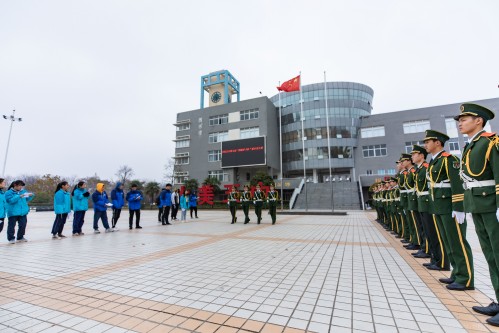 201912【夯实基础 练就功夫——阜阳五中第七届国旗护卫队基本功大赛圆满成功】颍州晚报 阜阳日报 阜阳发布 特约摄影记者 凡伟 18844908911 (1)_conew1.jpg