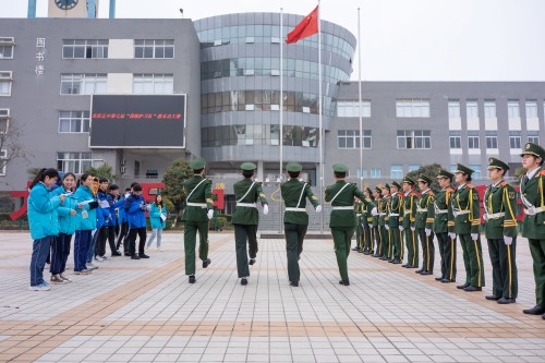 201912【夯实基础 练就功夫——阜阳五中第七届国旗护卫队基本功大赛圆满成功】颍州晚报 阜阳日报 阜阳发布 特约摄影记者 凡伟 18844908911 (7)_conew1.jpg